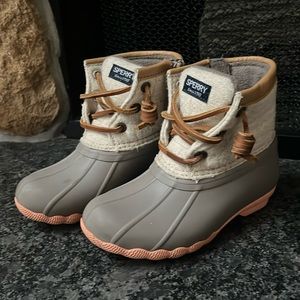 Girls sperry boots